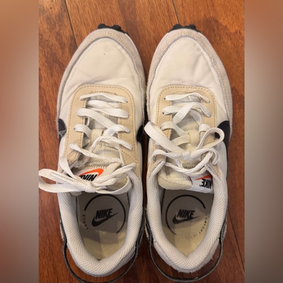 Nike Beige and Black Shoes - Picture 1 of 4